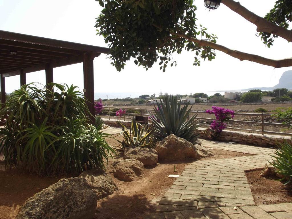 Il Giardino Delle Aloe Guest House Favignana Bilik gambar