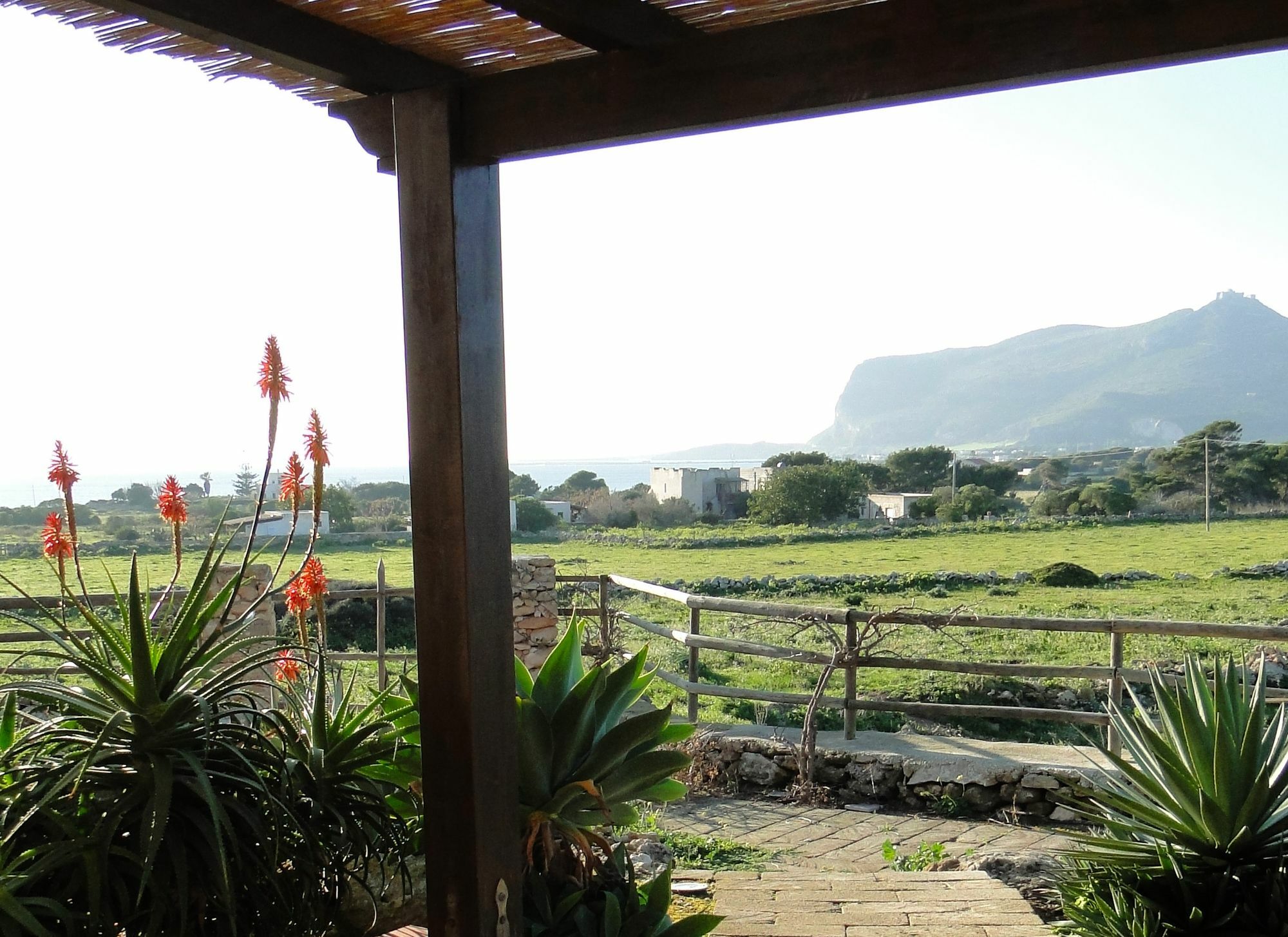 Il Giardino Delle Aloe Guest House Favignana Luaran gambar